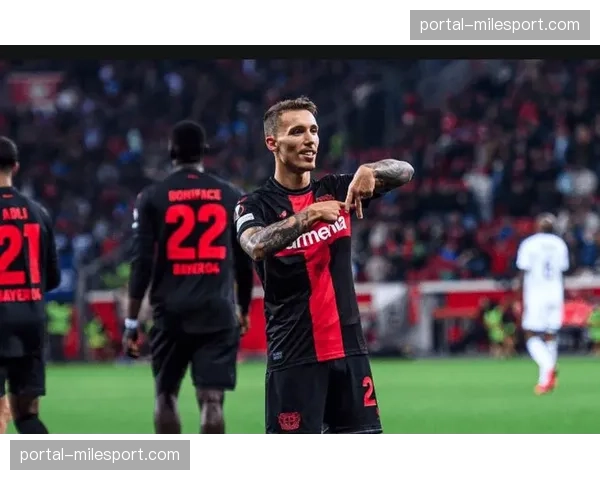半场战报：勒沃库森1-0领先弗赖堡，格里马尔多直接任意球破门