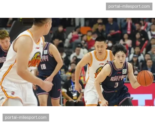 第三节一波流！广东华南虎单节打出40-18攻势逆转上海久事